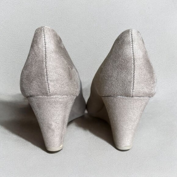 Wedge Heels 9.5 Beige Faux Suede Comfort Insoles Dexflex Business Casual READ - Picture 4 of 6